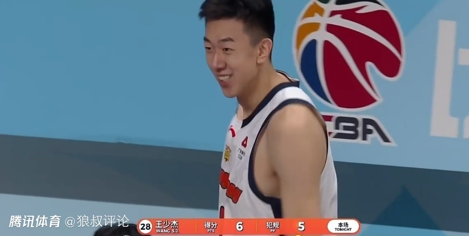 CBA惨烈一战！王少杰焦泊乔领衔5犯离场 双方爆发53犯规76罚球