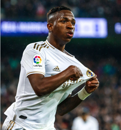 世体：维尼修斯续约谈判停滞成皇马关切 弗洛伦蒂诺绝不希望其离开皇马