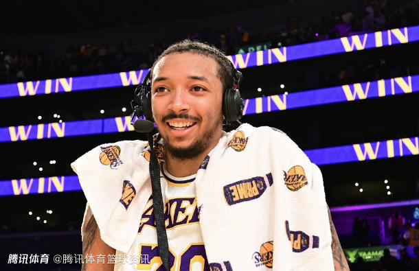 尼克-史密斯：作为双向球员要时刻做好准备 会将比赛用球交给妈妈来收藏