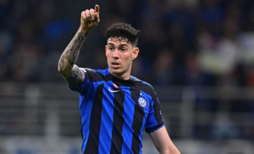 德塞利：巴斯托尼能提升巴萨防线，但他连马尔蒂尼一半都不如