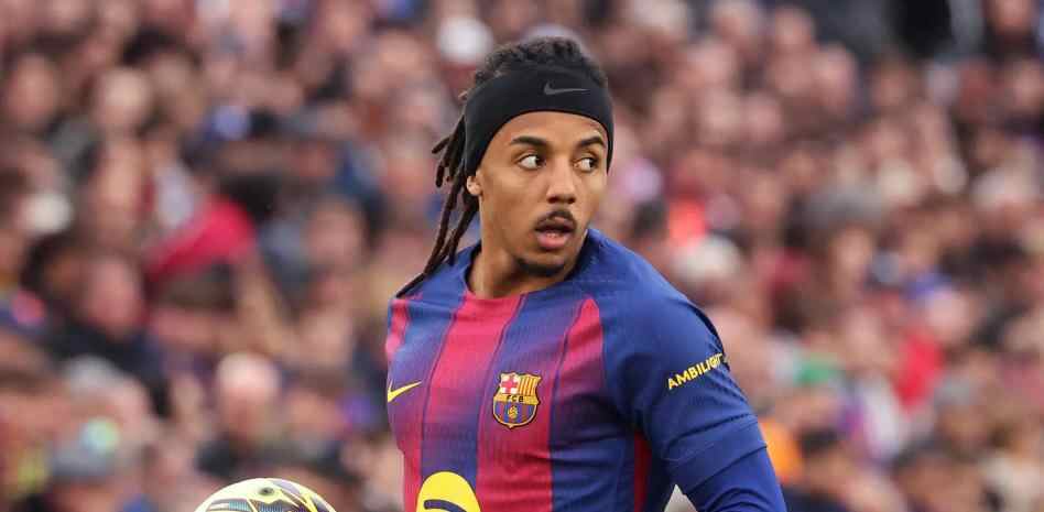 世体：弗里克昨日封闭演练新战术，孔德回归中卫搭档马丁