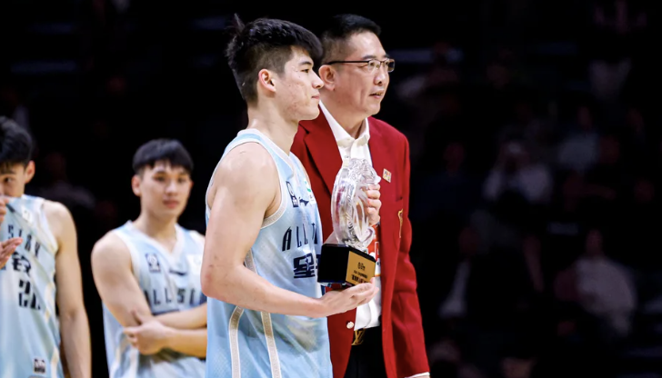 CBA星锐赛：陈家政26+6+4荣获MVP张陈治锋17+11 星锐队18分大胜大学生联队