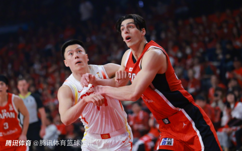 中日之战裁判主场哨引热议：裁判真是加戏 最后一分钟为日本队开始操作