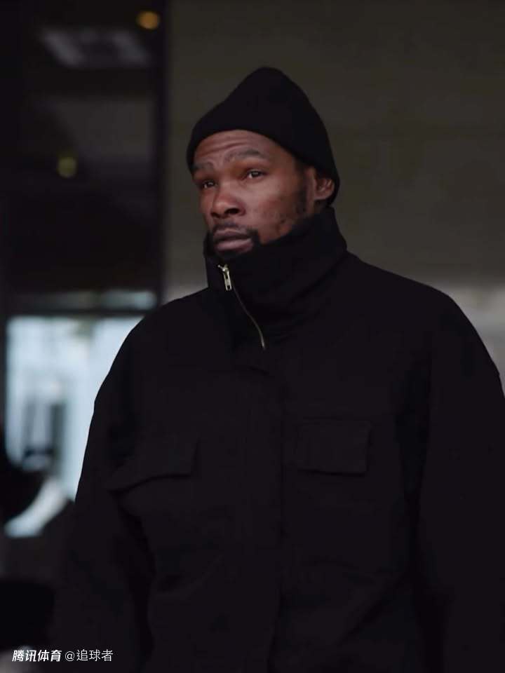 已禁止评论！杜兰特自曝躺床上生活照引热议 布克塔图姆都为他点赞