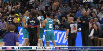 主帅也祭献了！黄蜂主教练查尔斯-李不满判罚 怒喷裁判遭到驱逐