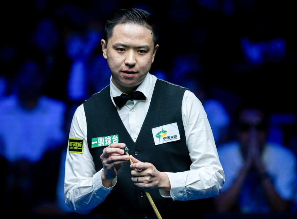 苏格兰赛第二日过往交手：庞俊旭2-5罗比 肖国栋4-2霍尔特