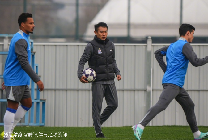 无缝衔接！于汉超退役后迅速转型 已进入申花教练组辅佐斯卢茨基并带队训练