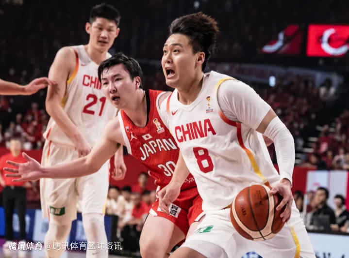 赵睿：大比分落后时我们也没放弃 翻盘是靠中国男篮的团结精神