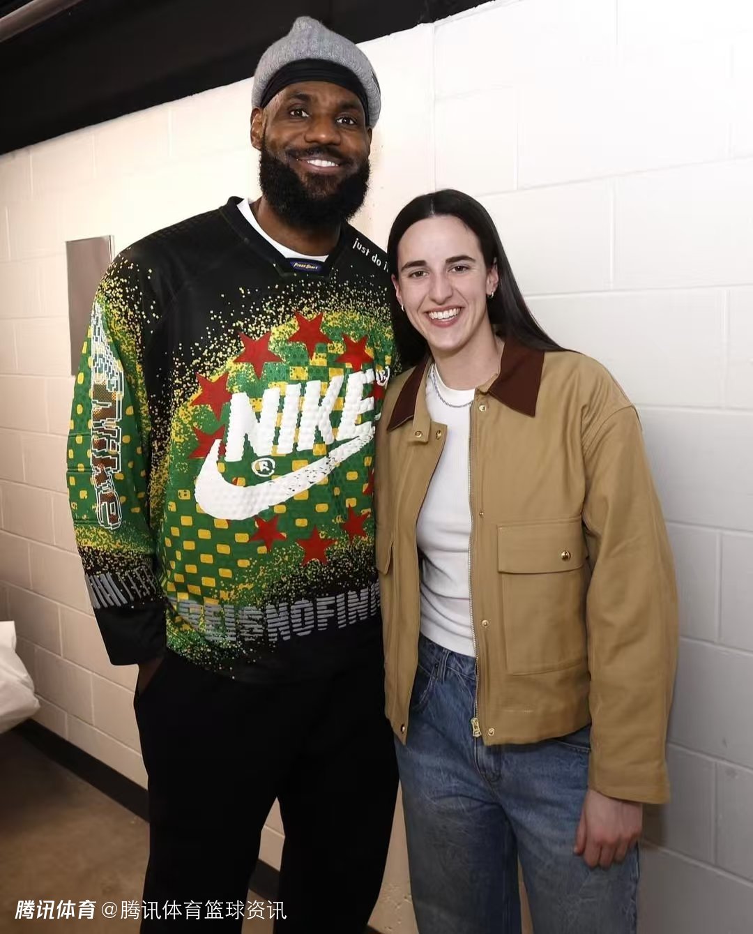 詹姆斯暖心力挺克拉克：18岁进联盟很多人希望我失败 她经历的我都懂