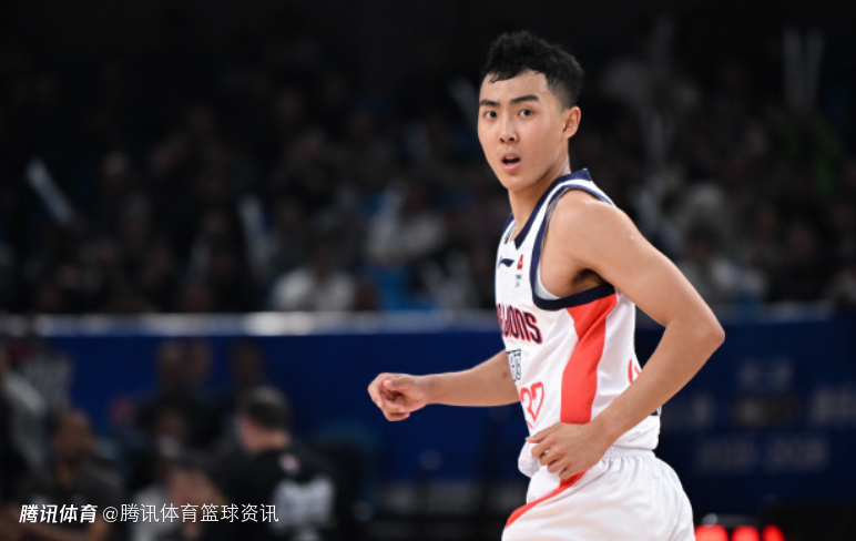 广州男篮官方：逄砚钧右脚第五跖骨近端骨折 预计缺席1-2个月