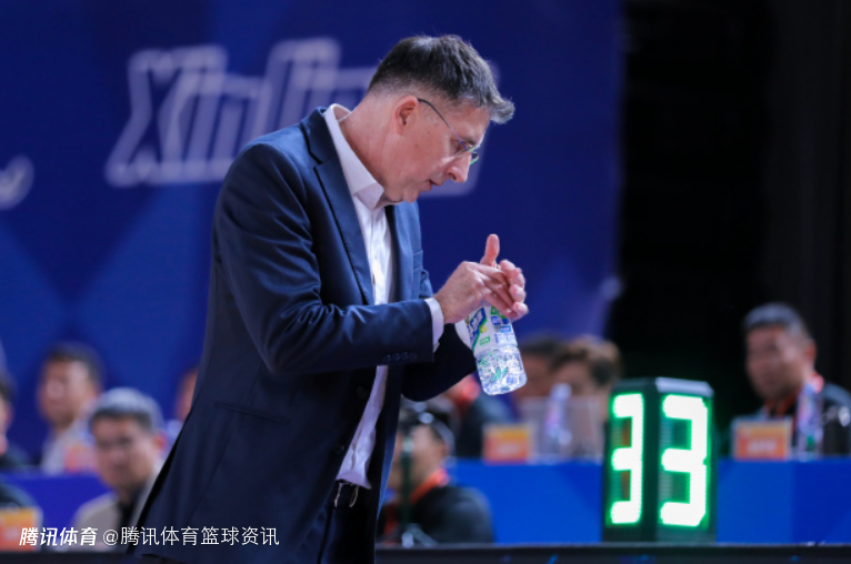 又要换帅了？媒体人：新疆男篮主帅格兰离任