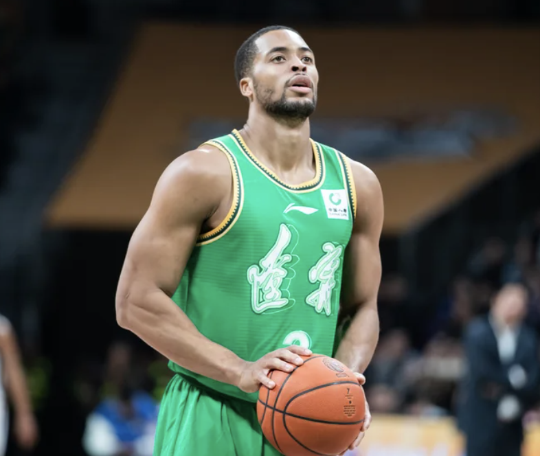 张陈治锋18分辽宁42分大胜+送四川35连败 莱迪首秀14分4抢断